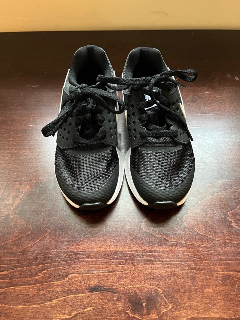 NWOT little boys black Nike sneakers size 10.5